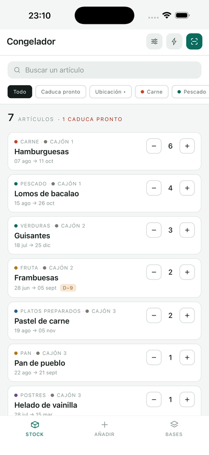 La pantalla Stock de un congelador: siete artículos con sus categorías, ubicaciones y fechas.