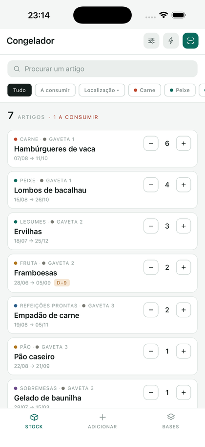 O ecrã Stock de um congelador: sete artigos com categorias, localizações e datas.